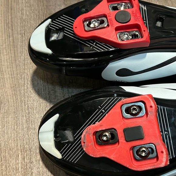 Peloton women Sneakers - Black and White with Red Accents - Picture 11 of 16